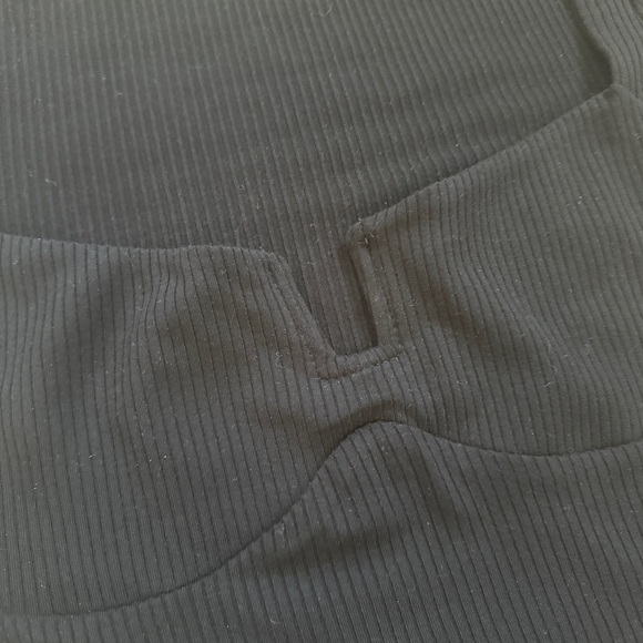 Reformation Emely Ribbed Crop Top Notched Black - Size Small - Picture 7 of 11